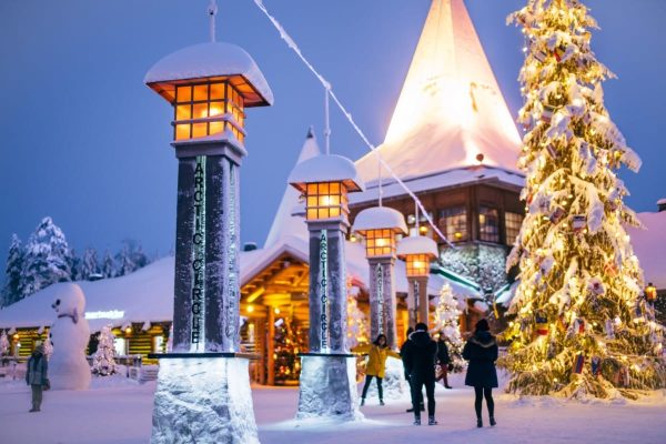 Crossing-the-Arctic-Circle-at-Santa-Claus-Village-in-Rovaniemi-Lapland-Finland-1200x800