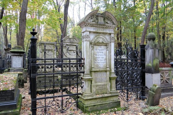 Powązki_Jewish_Cemetery_in_Warsaw_-_26